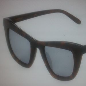 Vera Wang Accessories - Vera Wang butterfly sunglasses Vera Wang Accessories - Vera Wang butterfly sunglasses